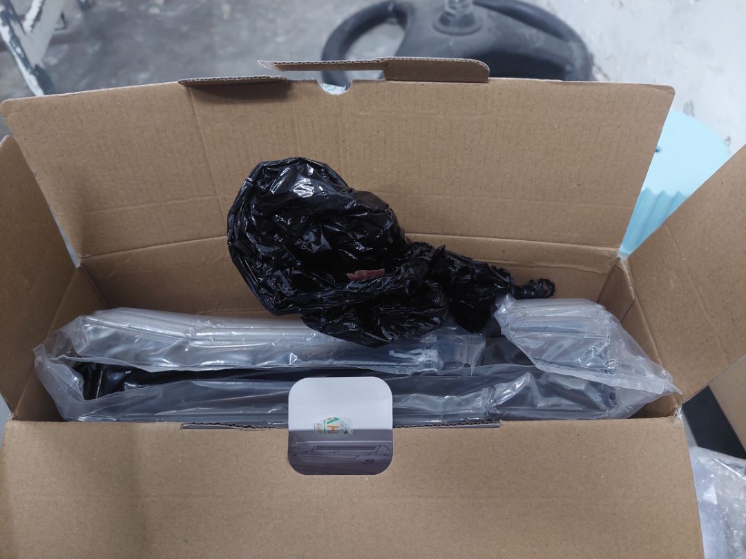 Mình nhận được hàng nhanh hơn so với dự kiến. Hộp mực đúng loại, hàng đóng gói chỉnh chu, chất lượng mực in rõ nét, đồng đều, không lem mực, mực bền, gôm tẩy không ảnh hưởng chữ. So với giá đem hộp mực đi bơm thì mua hộp mới ngang giá, vậy nên mình thấy mua mới lợi hơn.