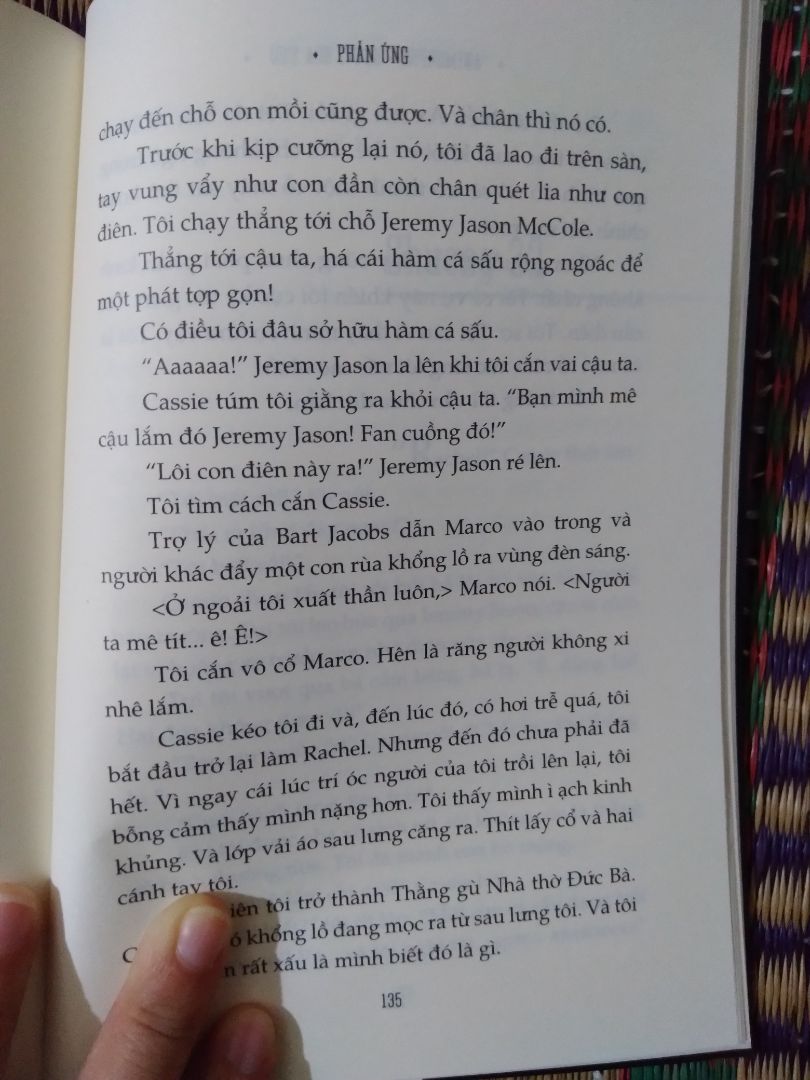 giao hàng nhanh, thiết kế bìa đẹp, sách bị bụi, chắc để nằm kho lâu quá  :)