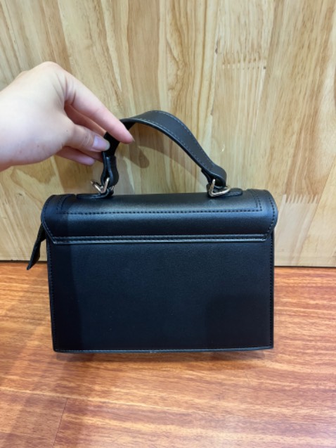 Form cứng dáng đẹp cầm tay hoặc đeo vai đều được giá phải chăng da đẹp dã mang nha mấy nà mua đi nên mua nha mấy ní iu🥰