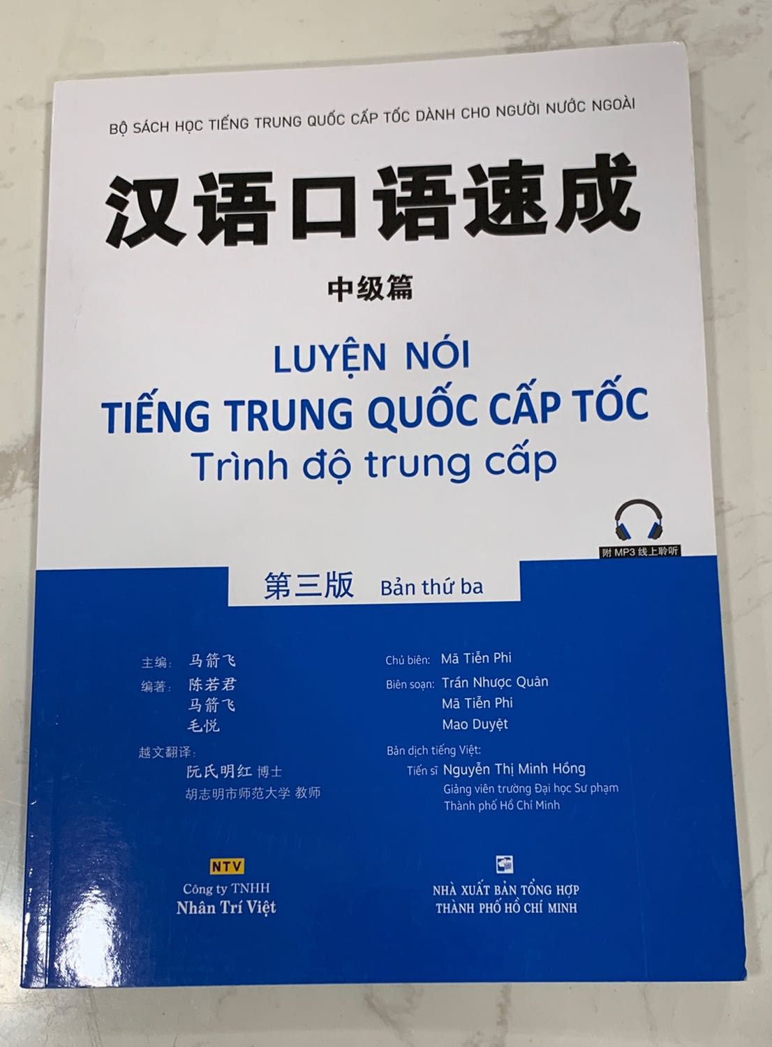 Giao hàng nhanh, chất lượng sách in tốt. Nhưng không có CD đính kèm sách, trang bìa cuối ghi quét mã QR để nghe file mp3 nhưng đường link đã bị huỷ. Giao hàng nhanh, chất lượng sách in tốt. Nhưng không có CD đính kèm sách, trang bìa cuối ghi quét mã QR để nghe file mp3 nhưng đường link đã bị huỷ.