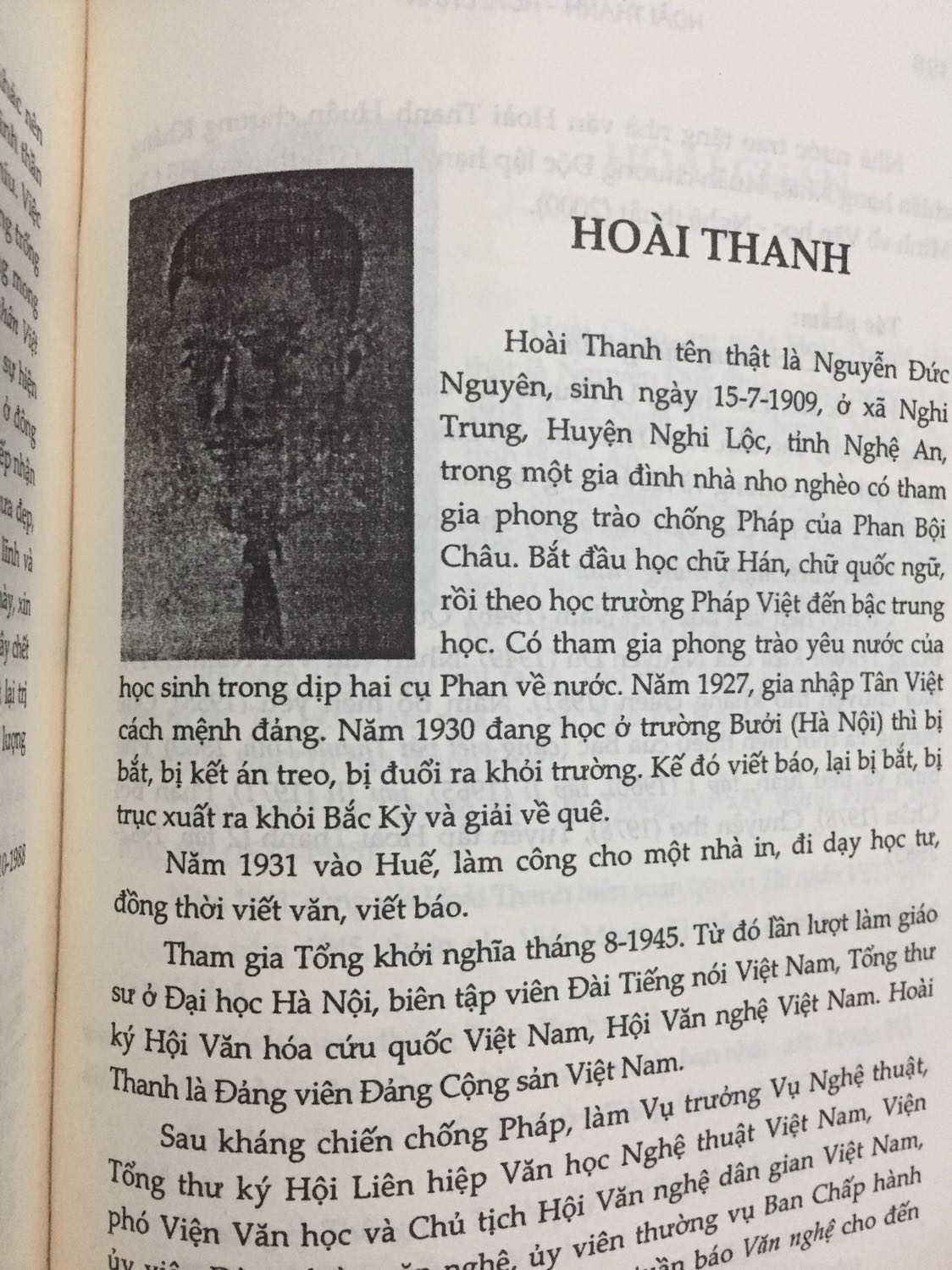 Sách được giao nhanh và đóng gói 2 lớp rất cẩn thận. Chất lượng sách tốt, mực in đều. Tuy nhiên ảnh của các nhà thơ lại in không rõ nét, đơn cử như ảnh của tác giả Hoài Chân và 1 số thi nhân khác.