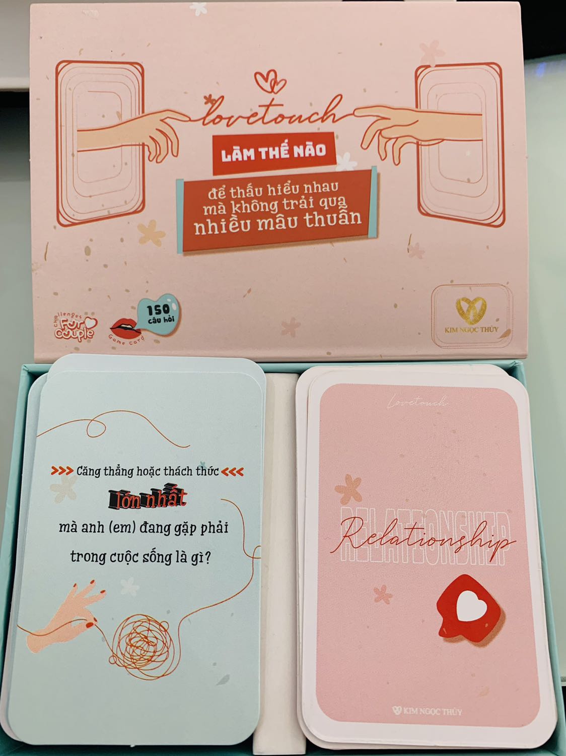 Chơi xong bộ thẻ mới thấy mình với ông bồ có nhiều quan điểm trái ngược nhau thực sự, tụi mình đã tranh luận rất nhiều. Mình còn định trách bộ thẻ nhưng nghĩ lại thấy các câu hỏi ko có lỗi, nó thậm chí giúp tụi mình nhận ra sự khác biệt để tìm hướng giải quyết sớm hơn trước khi quá muộn.😊😊