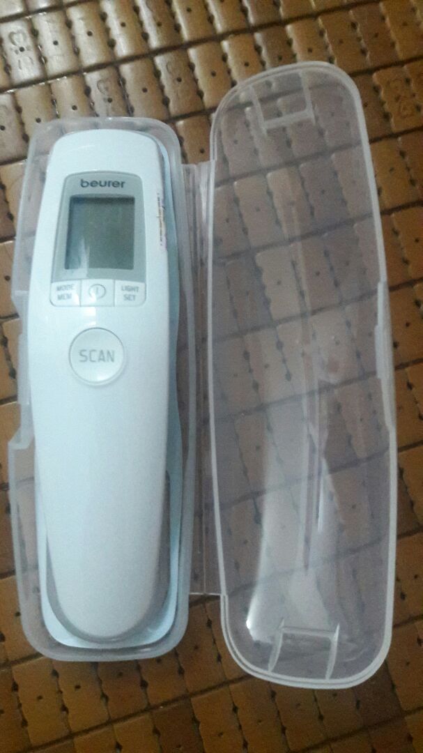Nhiệt kế rất nhạy, tem phiếu đầy đủ. hộp đựng đẹp. có HDSD bằng tiếng việt nên sử dụng rất dễ dàng.
