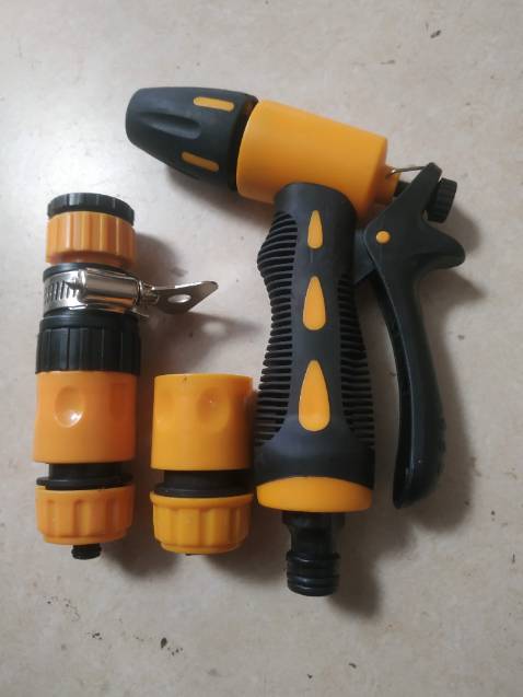 Bị rò rỉ ở chỗ tay bóp của vòi; áp lực yếu. Sản phẩm này không có gì gọi là thông minh cả. Ron cao su của một khớp nối bị đứt khi tháo ra. Xin Tiki cho trả lại sản phẩm này.