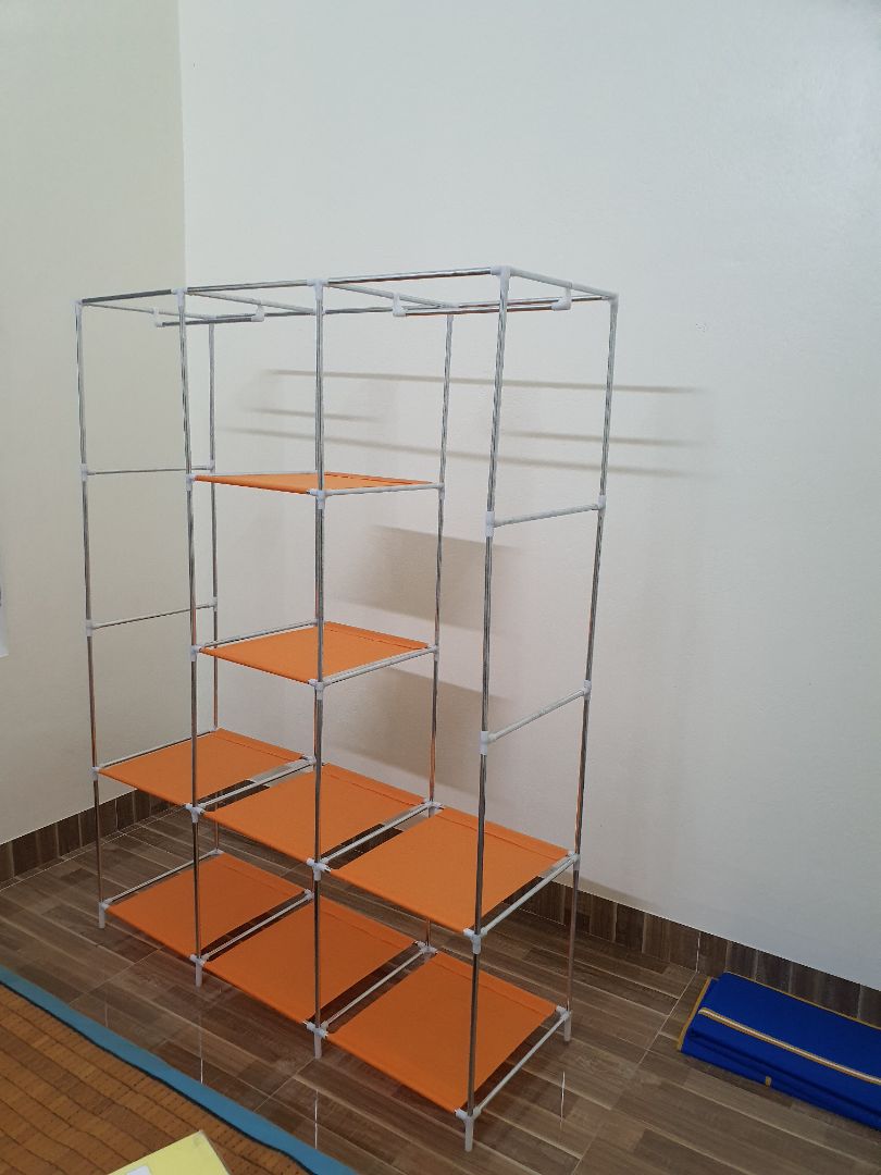 Dễ lắp ráp, cứng cáp. Có điều thiết kế cửa tủ hơi khó lấy đồ ở 2 buồng treo quần áo. Nói chung ok.