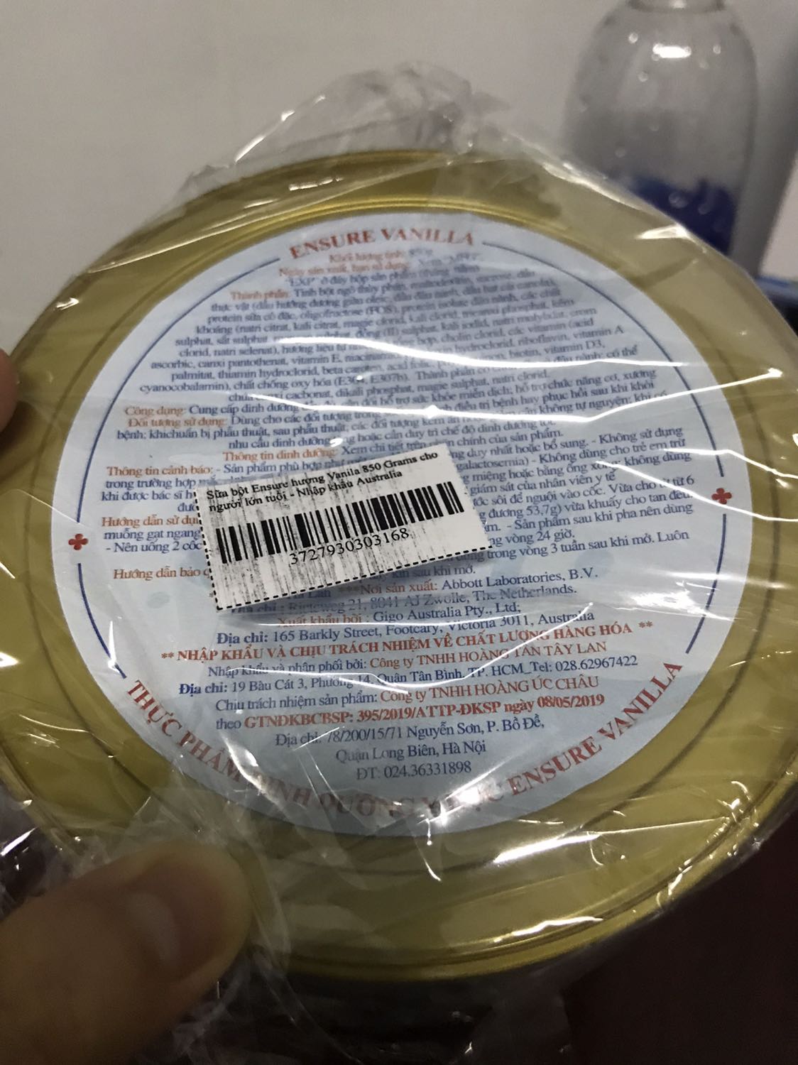 Lúc ra nhận thấy cái hộp bung ra như hình muốn đau tim, ko hiểu sao bên tiki đã note chữ rất bắt mắt là hàng cực kì dễ vỡ mà bên vc vẫn quăng hàng ko thương tiếc, hên ở trong hộp sữa vẫn nguyên vẹn. Lúc ra nhận thấy cái hộp bung ra như hình muốn đau tim, ko hiểu sao bên tiki đã note chữ rất bắt mắt là hàng cực kì dễ vỡ mà bên vc vẫn quăng hàng ko thương tiếc, hên ở trong hộp sữa vẫn nguyên vẹn.