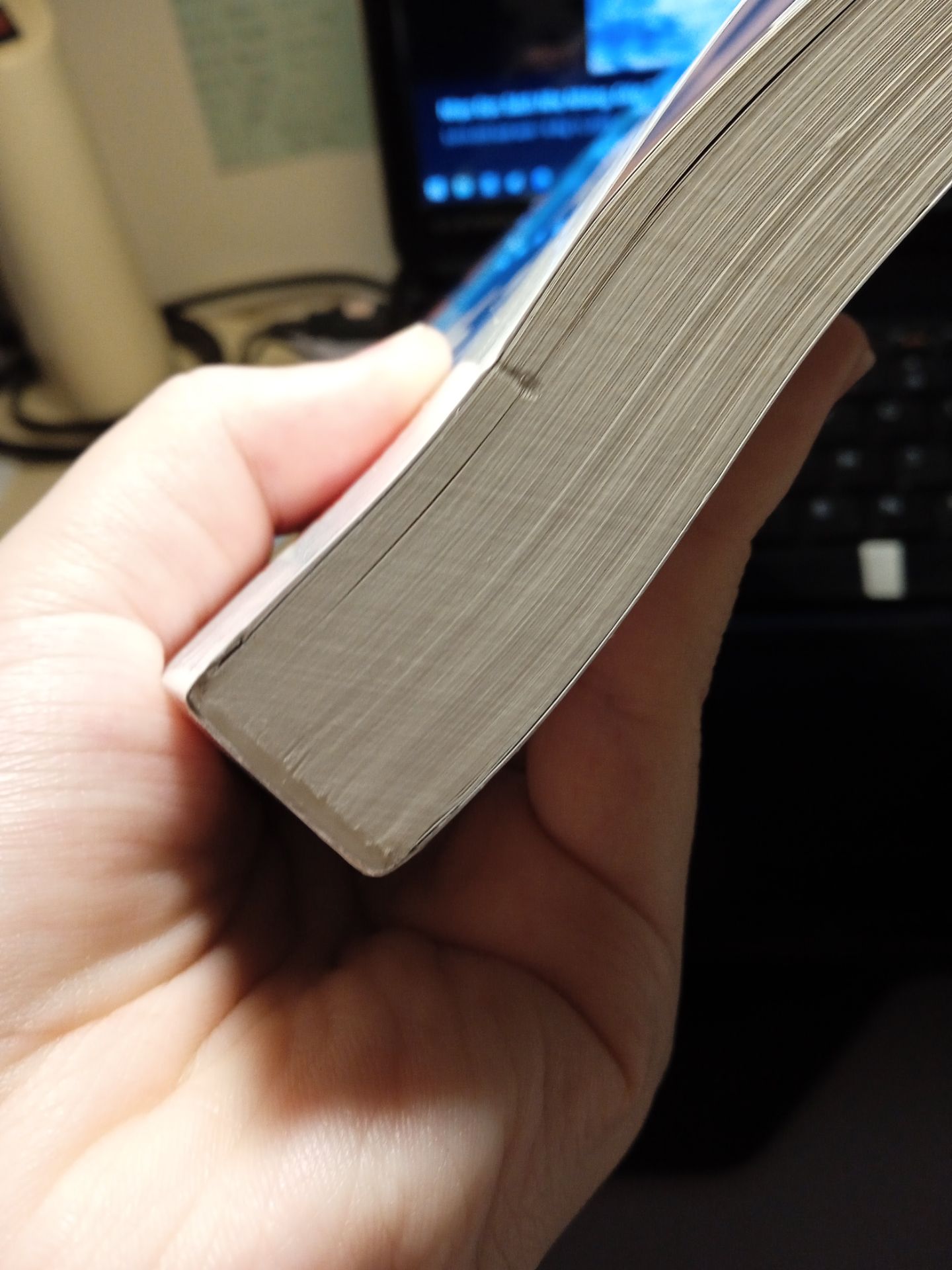 Cảm nhận đầu tiên là sách to *** =)) thứ 2 là dày cực. Đọc sách xong mình lên được kế hoạch cụ thể cho tương lai và ước mô. Học được mẹo làm việc 4 tiếng thay vì 48 tiếng mà vẫn tích lũy được tiền. Nói chung sách hay, nên mua đấy. Khâu giao hàng cũng ổn, có vài lỗi nhỏ không đáng kể, trộm vía sách không nát gáy bao giờ.