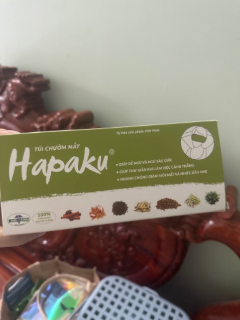 Giao đúng hàng, đóng gói chắc chắn. Mùi thảo dược khá dễ chịu. Mình cũng đã sử dụng 1 thời gian. Dễ chịu mắt trong những tháng thai kỳ bị mỏi mắt . 
Chất vải ngoài cũng chắc chắn.