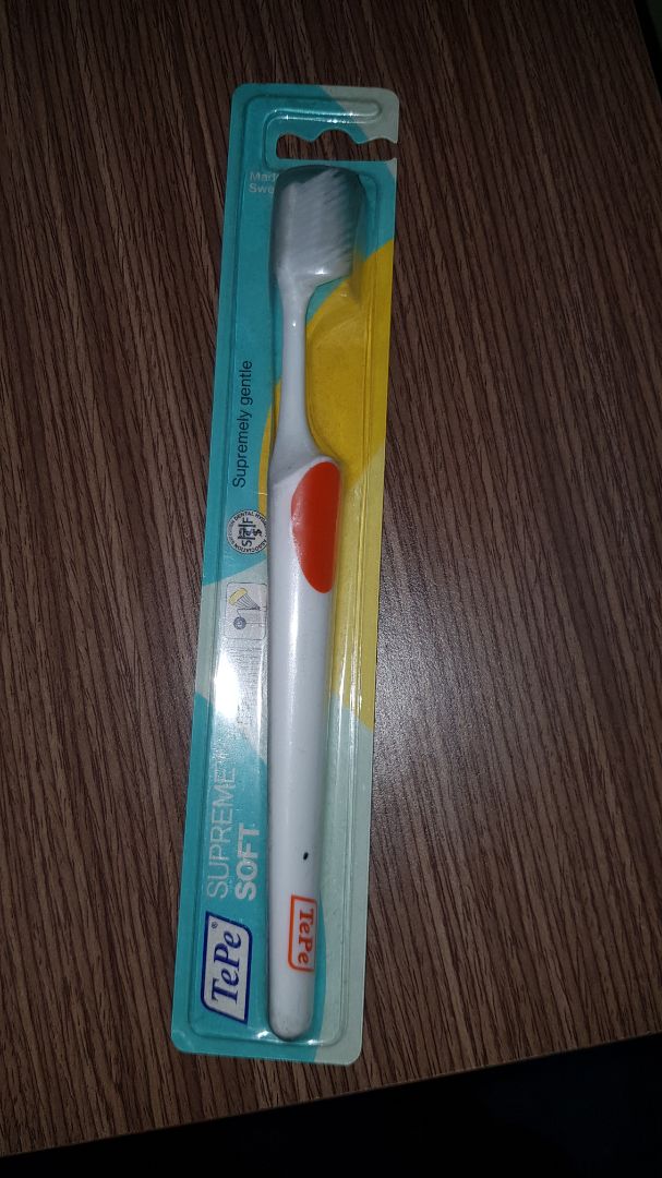 1 SAO  VÌ CHẤT LƯỢNG QUÁ TỆ 👎
Giá bàn chải không hề rẻ và đây là bàn chải khách hàng nhận được. Vỏ hộp vô cùng dơ và cũ kỹ, có vẻ như hàng tồn rất lâu rồi. Tôi không thể nào diễn tả hết sự thất vọng khi mở hàng ra, hàng cũ và dơ như vầy vẫn bán cho khách được, TIKi xem thường khách hàng đến vậy sao !!! CÁC BẠN NÊN SUY NGHĨ KỸ KHI MUA HÀNG Ở ĐÂY, QUÁ THẤT VỌNG!!!