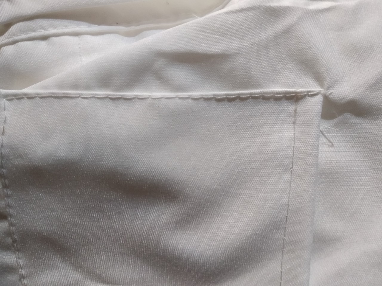 Vải trắng đẹp, kiểu dáng dễ thương. Đang ở cty chưa dám thử đồ, hi vọng hợp dáng m.