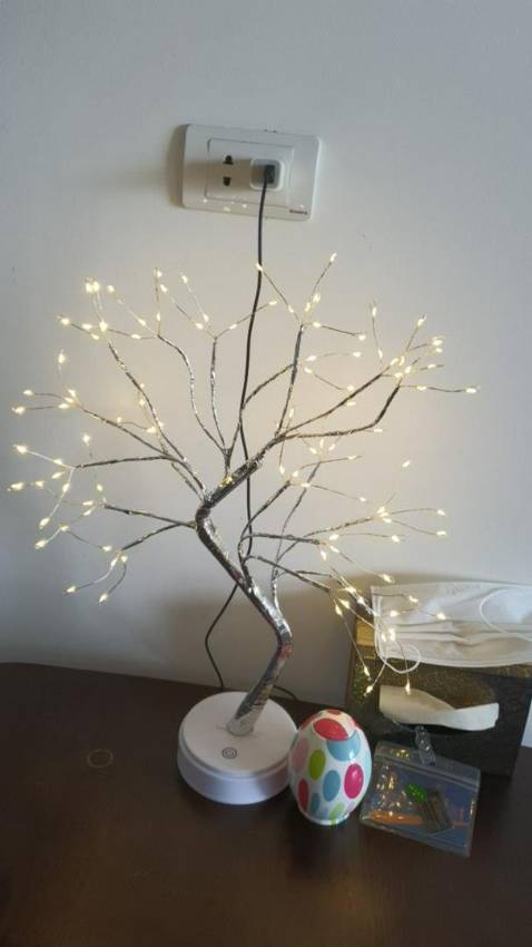 Đén rất đẹp, xứng đáng với mức tiền đó. Dễ dàng uốn tạo hình, cảm ứng bật tắt rất nhạy. Đèn sáng ấm nhẹ nhẹ vô cùng ưng ý.