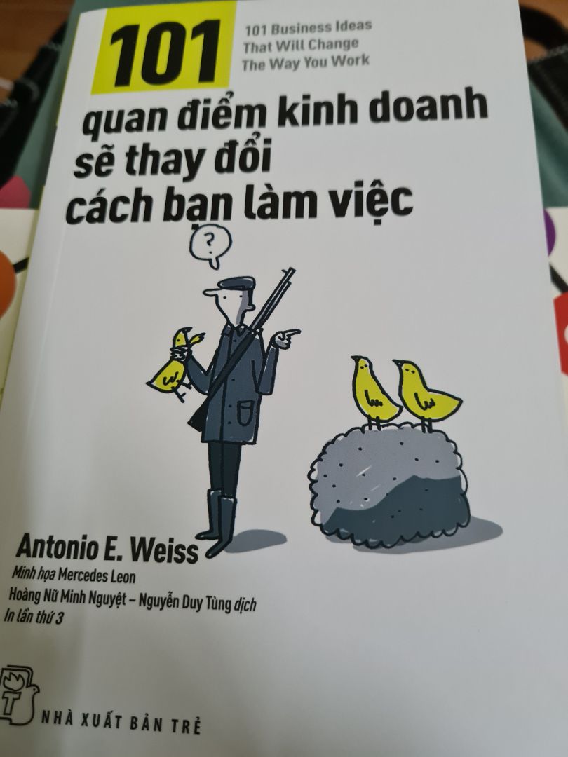 Chưa đọc hết mới đọc đoạn đầu mà nhiều nội dung lý thú, hóm hỉnh phết. Dạng đặt đề bài, phân tích giải quyết và phần kết luận rút ra bài học. Điểm trừ duy nhất là phiên bản này in năm 2018 nên vẫn dùng loại giấy xốp. Loại giấy này in sẽ bị mờ và dễ ố vàng theo thời gian.