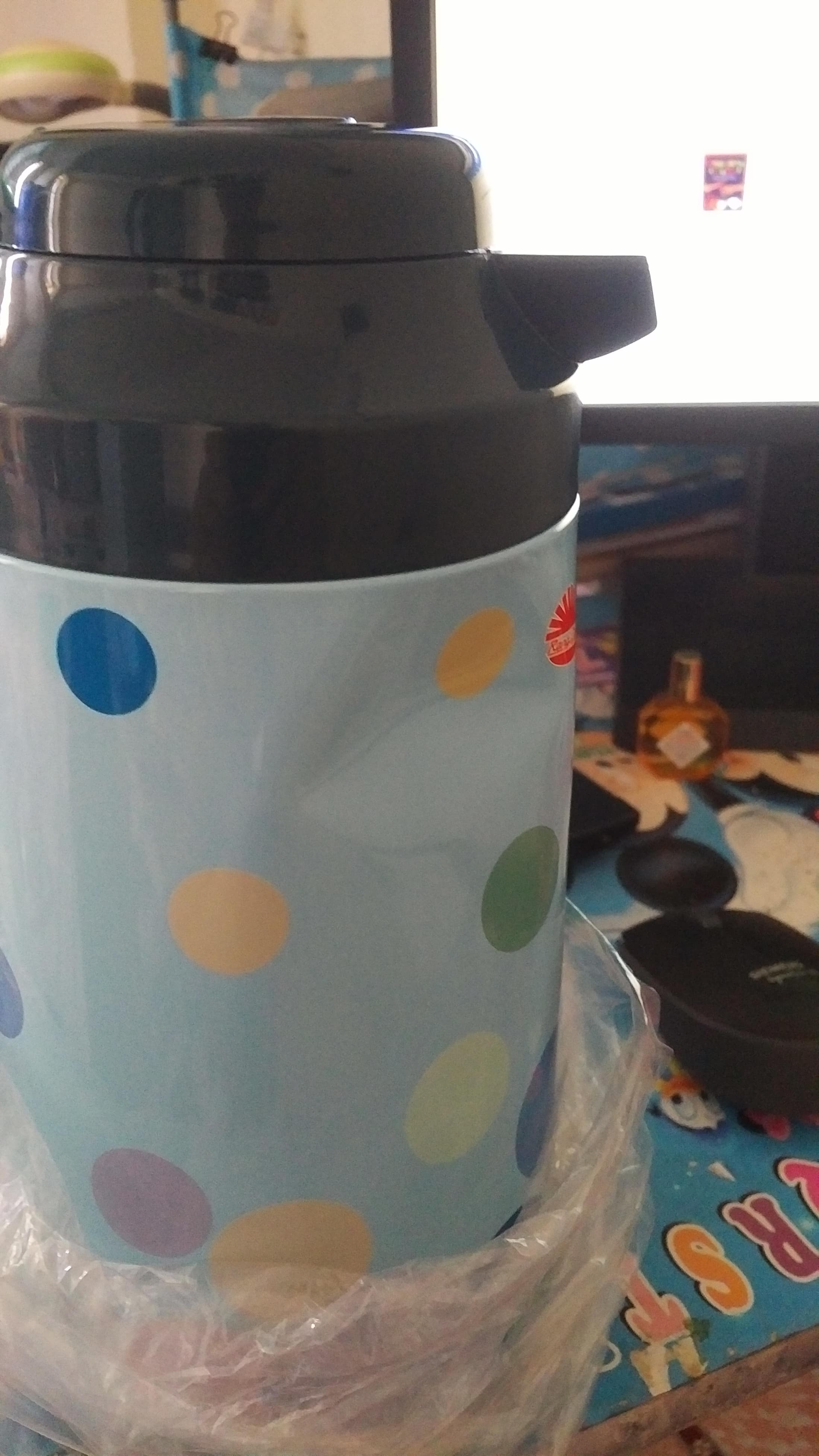 Sản phẩm giao trễ hơn 1 ngày.
Sản phẩm bị lỗi ngoại quan: móp phần vỏ bên ngoài. Đã gửi thông tin yêu cầu đổi trả. Mong tiki xem xét và xác nhận nhanh giúp mình