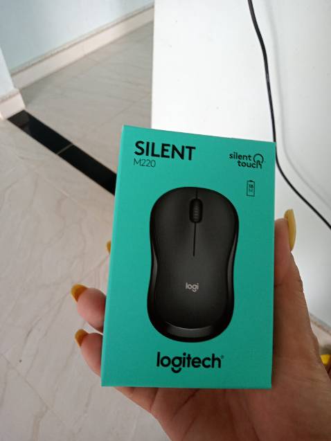 Shop Giao hàng quá nhanh mới đặt 8-9h tối mà sáng mai gần 10h sáng hàng đã về tới nhà, hàng y hình  hi vọng sẽ bền như những số khác của Logitech. Trong hộp có tờ hướng dẫn và thông tin nhưng tiếc là bán hàng ở Việt Nam mà k có tiếng việt. Anh Hàn Trung Indonesia này nọ mà không có tiếng việt