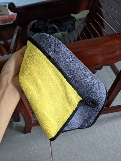 Khăn to mềm thấp hút tốt, lau ko bị trầy xe