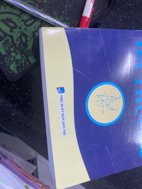 Bìa sách và gáy sách bị bóp méo nhiều chỗ, nội dung thì ok