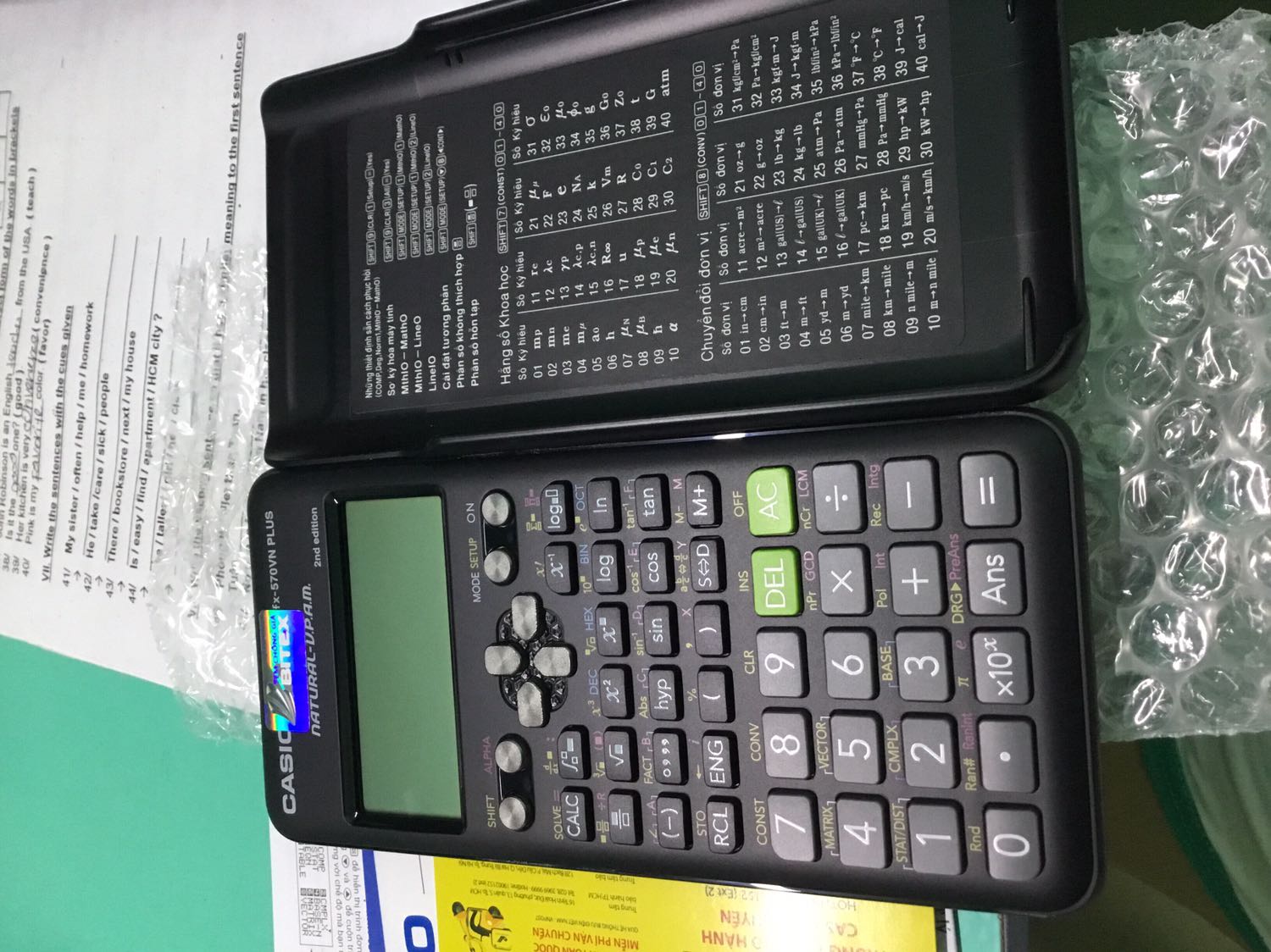 Rất ưng ý , giao hàng rất sớm ,chất lượng tốt , còn tặng 2 cây viết nữa. Hướng dẫn trên nắp bằng tiếng Việt nên rất dễ hiểu ,còn có tem bảo hành nữa nói chung là pheeeeeeeeee