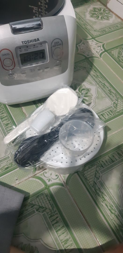 Cảm ơn tiki đã mang cho mình một chiếc nồi xinh xắn. Đắn đo mãi giữa các nhà bán hàng về giá và dịch vụ, cuối cùng chọn Tiki. Chỉ sau một ngày đặt hàng đã có sản phẩm giao tận tay,không những thế còn gửi OTP nhận hàng để tránh giao nhầm hàng giá trị cao. Nồi nhìn rất cưng và đẹp. Lòng nồi thực sự rất dày so với các sản phẩm mình đã sử dụng. Hôm nay nấu bữa đầu tiên với gạo ST25 siêu ngon luôn. Khuyên dùng nha cả nhà Cảm ơn tiki đã mang cho mình một chiếc nồi xinh xắn. Đắn đo mãi giữa các nhà bán hàng về giá và dịch vụ, cuối cùng chọn Tiki. Chỉ sau một ngày đặt hàng đã có sản phẩm giao tận tay,không những thế còn gửi OTP nhận hàng để tránh giao nhầm hàng giá trị cao. Nồi nhìn rất cưng và đẹp. Lòng nồi thực sự rất dày so với các sản phẩm mình đã sử dụng. Hôm nay nấu bữa đầu tiên với gạo ST25 siêu ngon luôn. Khuyên dùng nha cả nhà