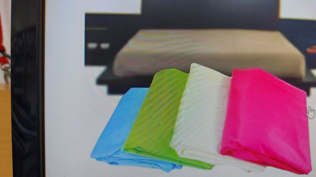 giao hàng thân thiện, đúng hẹn, mà hàng mình chưa sài nên chưa biết bền ko. 2 cái màu đều tối quá, tím rịm à . ko có phần chọn màu. nhà có con nít màu tối ko thấy đường. hình ảnh đính kèm để lấy xu