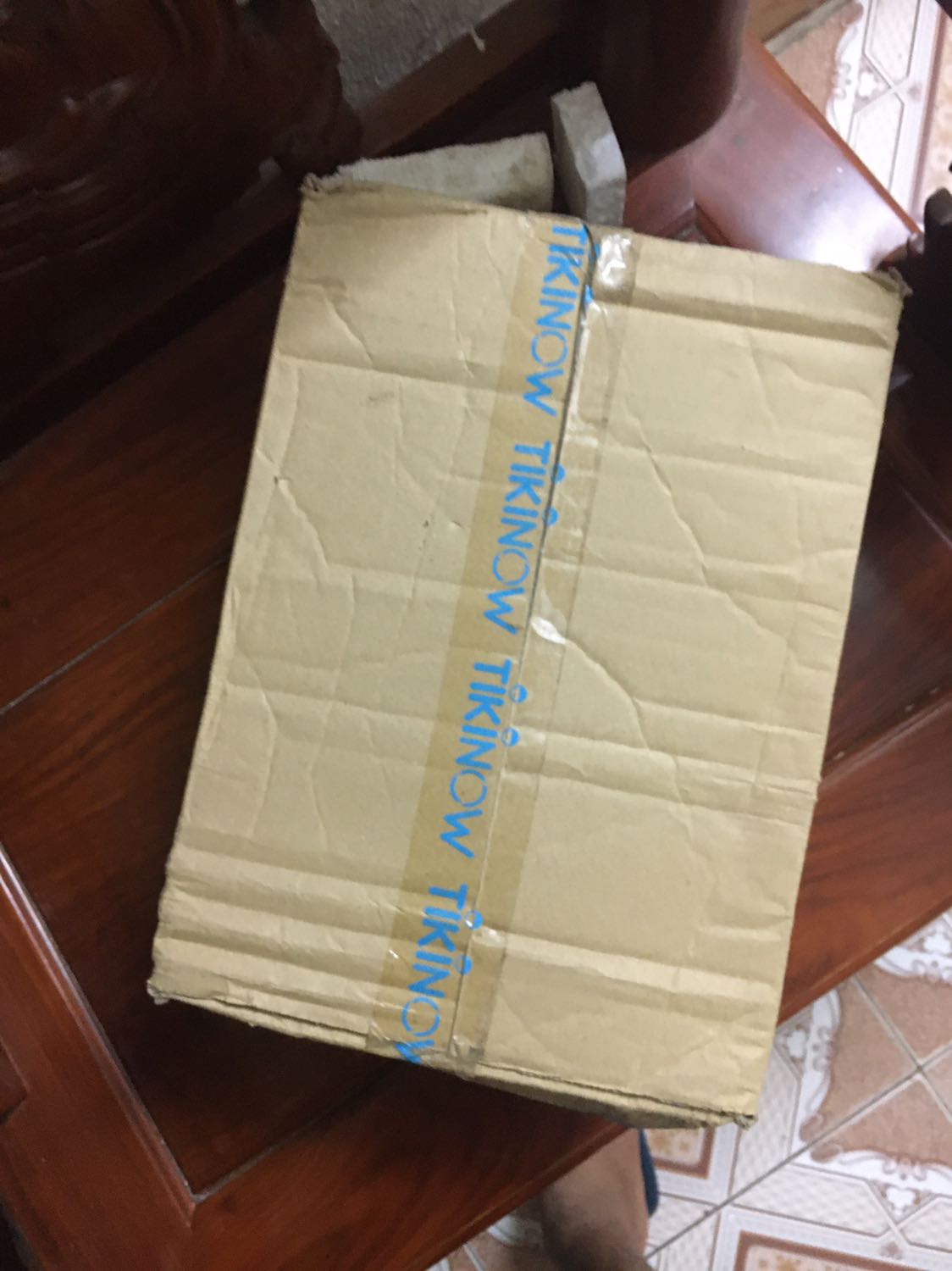 Chưa bóc thùng rượu