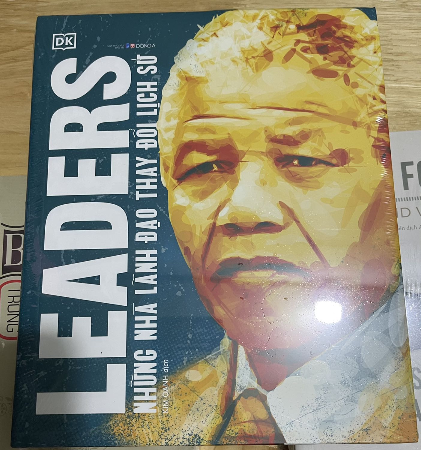 Chưa bao giờ thất vọng khi mua sách tại Fahasa. Sách còn nguyên bìa, không bị cấn góc. Nội dung cuốn này thì mình cho là chưa quá xuất sắc vì kiến thức đi nhiều hơn là đi sâu. Tuy nhiên, nhìn tổng thể vẫn là cuốn sách đáng đọc và mình đánh giá 5 sao.