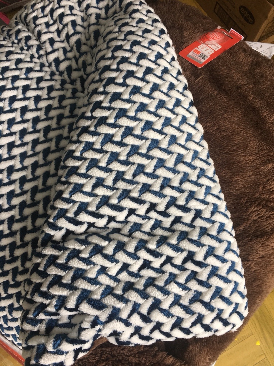 Cô đã mua và cả nhà đều khen chăn quá đẹp, mềm nhẹ và ấm. Lại còn rất đẹp nữa. Giá hơi mắc nhưng đúng là tiền nào của đấy