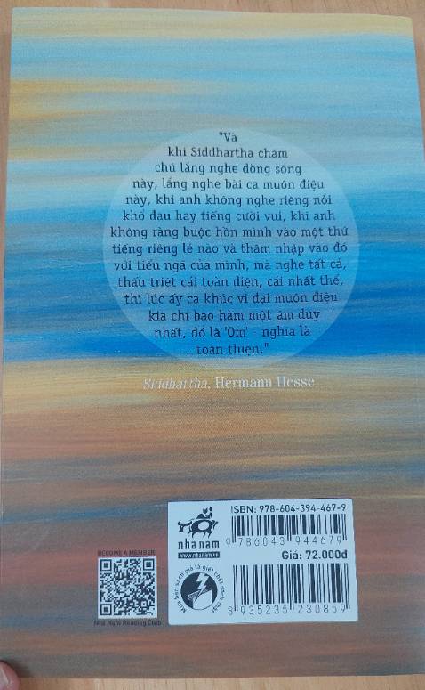 Nhiều nhà tư tưởng nước Đức thế kỷ 19 chịu ảnh hưởng sâu sắc của nền văn hóa Ấn Độ có lẽ bắt đầu ở Hegel cho đến Schopenhauer rồi Nietzsche; Hermann Hesse có lẽ cũng không phải là một ngoại lệ. 
Bằng lối văn chương du dương của một nhà thơ, sự miêu tả tinh tế của một nhà văn, “ Siddhartha” giống như một dẫn nhập ngắn khái quát về thứ tôn giáo uyên áo của phương Đông – Phật giáo. Giáo lý Phật giáo dù có huyền diệu đến thế nào nhưng bản thân nó không quá chú trọng về lý luận mà đặc biệt chú trọng vào thực hành, trực tiếp trải nghiệm để đạt được tới hình thái cao nhất của con người thấu triệt cái toàn thiện– Giác ngộ.