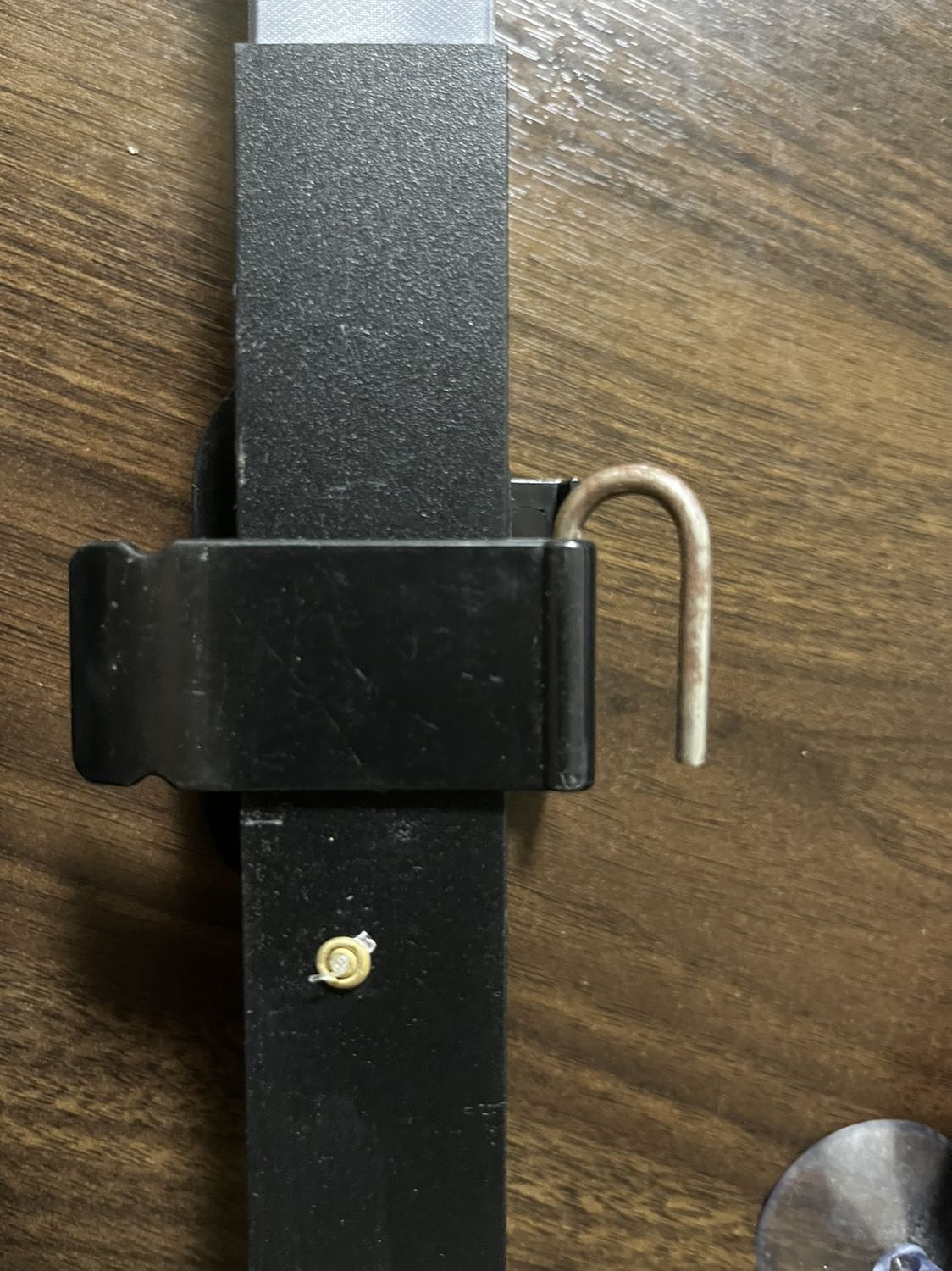 Sản phẩm bị cong mép, gỉ sét, hộp sản phẩm khi nhận bị móp, cong. Chưa thử gắn, sẽ phản hồi sau