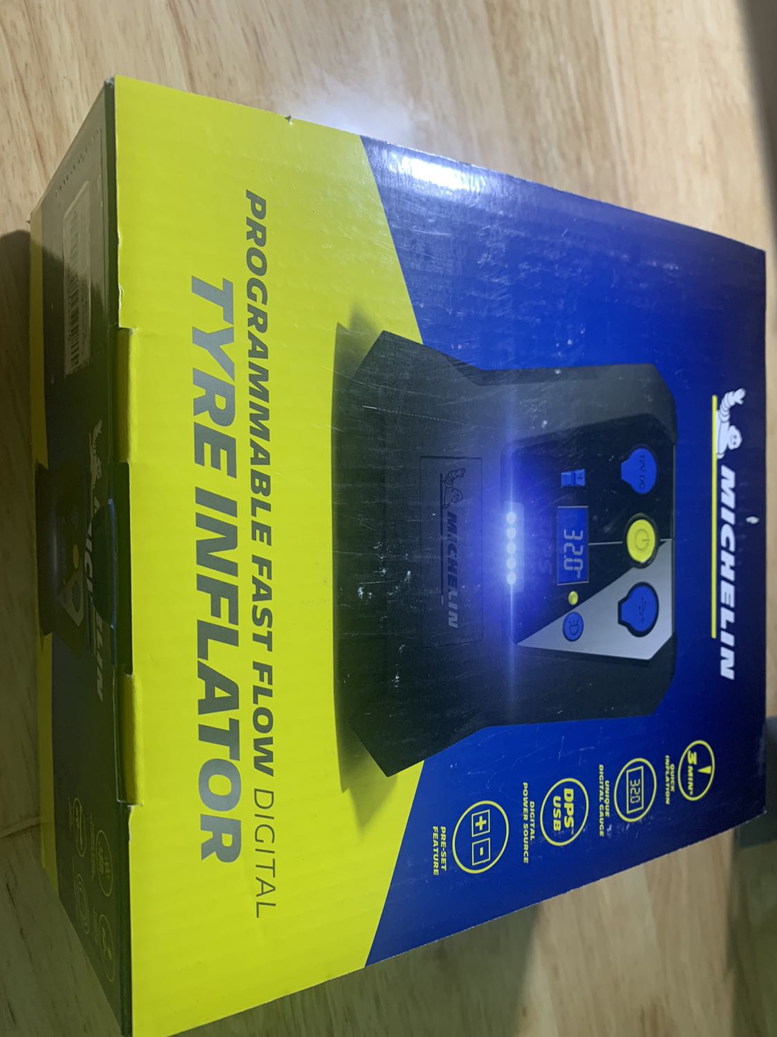 Hàng chính hãng Michelin, có HDSD Tiếng Việt của NPP, khá yên tâm.
Bữa trước có bạn nào trên group xe kháo nhau loại này có dòng toàn tiếng TQ. A e nên chọn hàng chuẩn mà mua. Tiki thì yên tâm r.
Cho shop 5 sao!