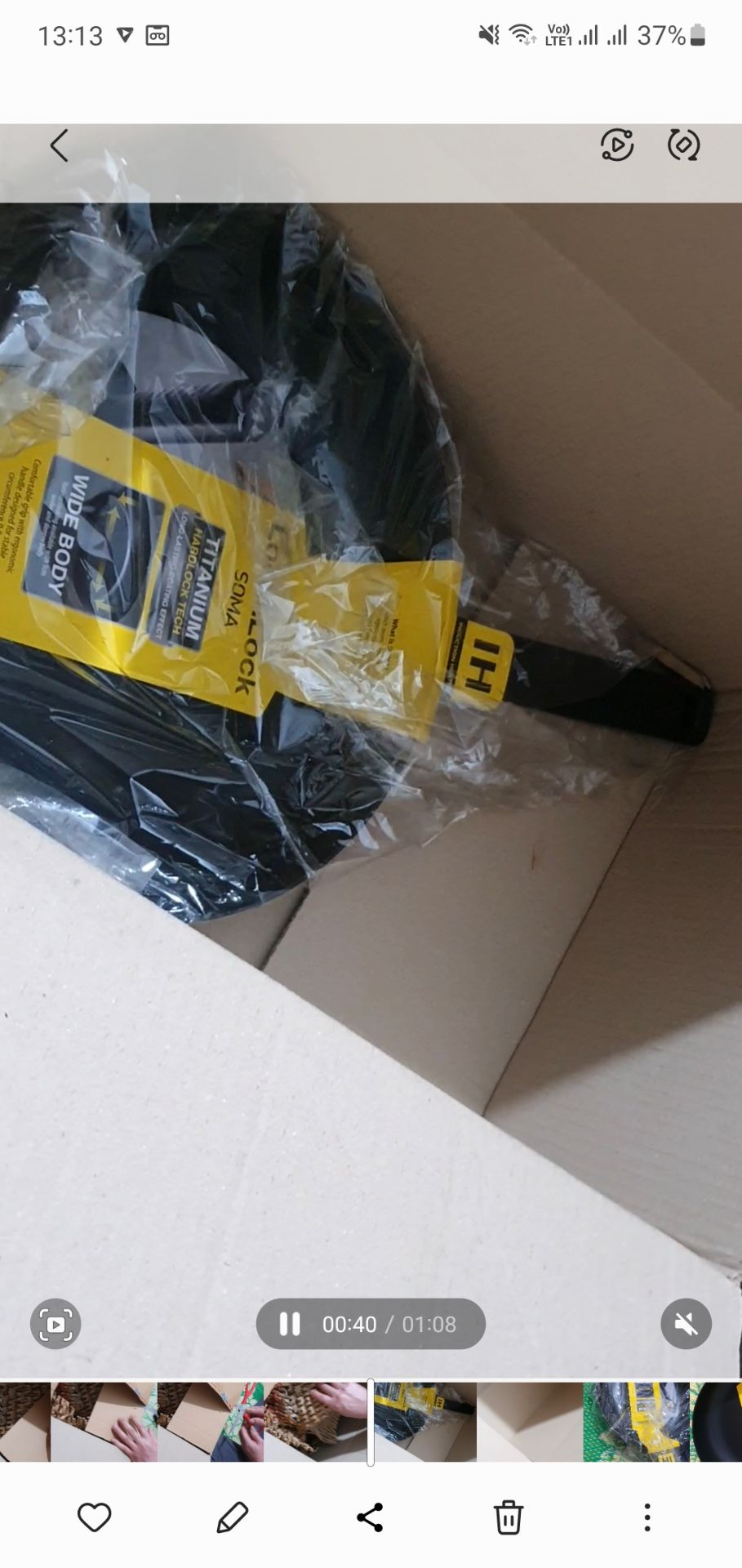 Chảo cầm nặng và chắc tay. Màu đen nhìn đẹp và sang. Trừ hết khuyến mại còn 278k. Mình dùng dịch vụ tikinow 2h nên giao hàng siêu nhanh, đóng gói cẩn thận. Nói chung ưng ý với Tiki Trading. Bác hàng xóm nhờ đặt mua luôn cái nữa.