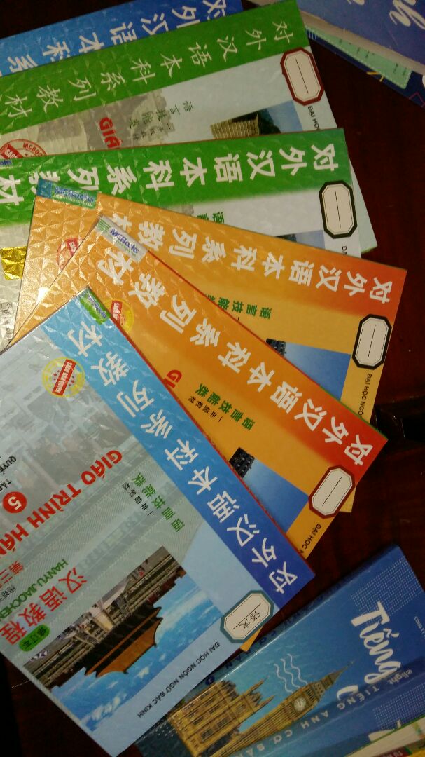 Sách đẹp. Giao nhanh. Đủ số lượng. ? lúc đầu xem mấy bạn trước đánh giá là một số quyển giấy chất lượng kém, có quyển không phải là nhà xb đại học quốc gia cứ hơi sợ sợ. Mà nhận về là yêu lun á chời ??. Mua thêm vài caia bọc sách bọc vào nữa là xinh lung linh. Thanks Vadata nhìu ạ ???