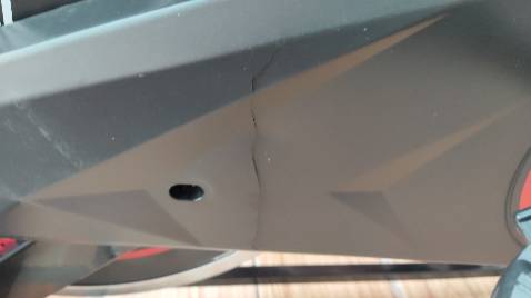 Xe êm ,giao nhanh,nhưng nứt ở 2 bên ốp nhựa của bánh,tạm chấp nhận được