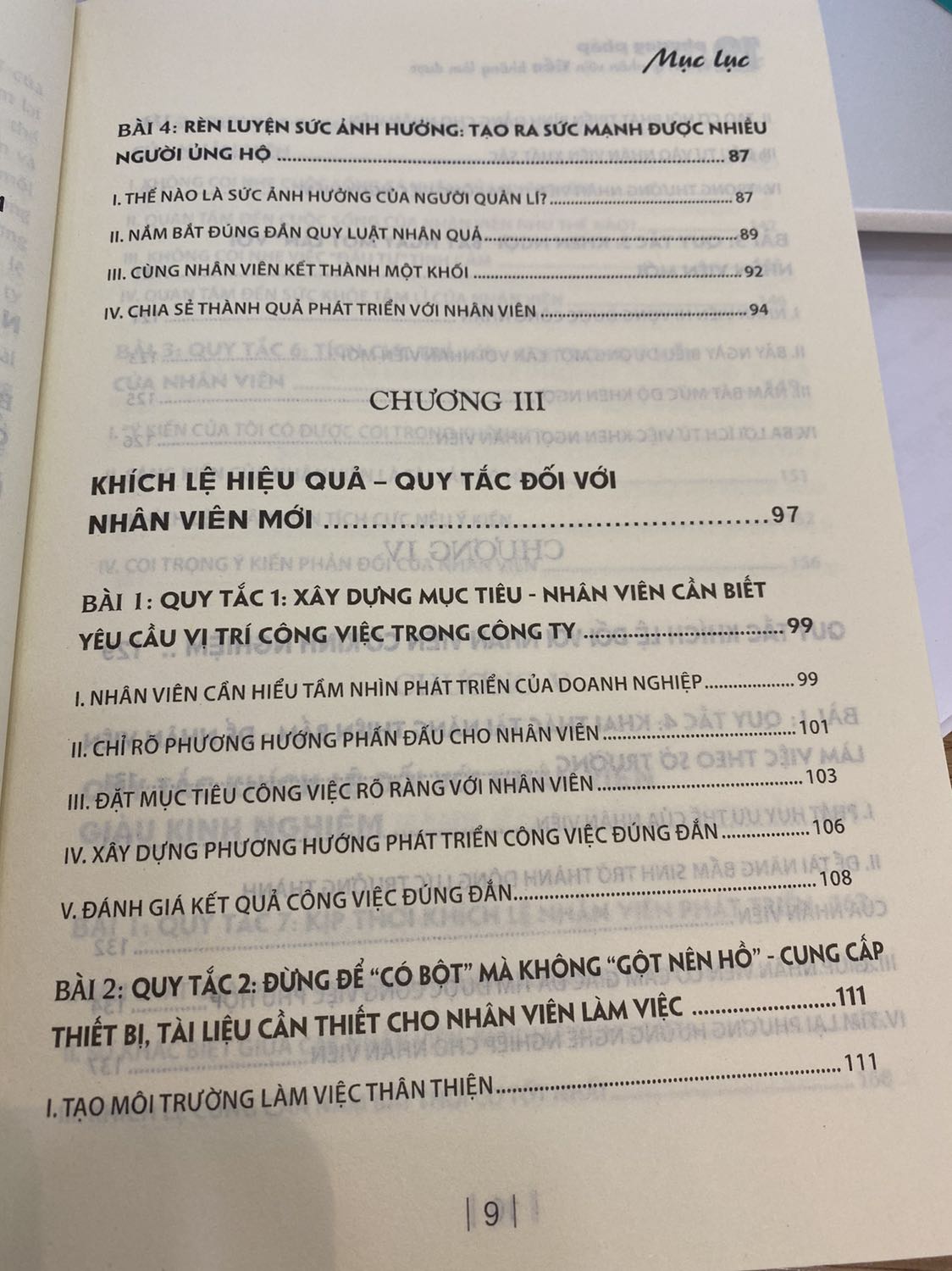 Tiki giao hàng nhanh, trước lịch hẹn 2-3 ngày. Sách được bọc cẩn thận, nội dung đúng cái mình cần.