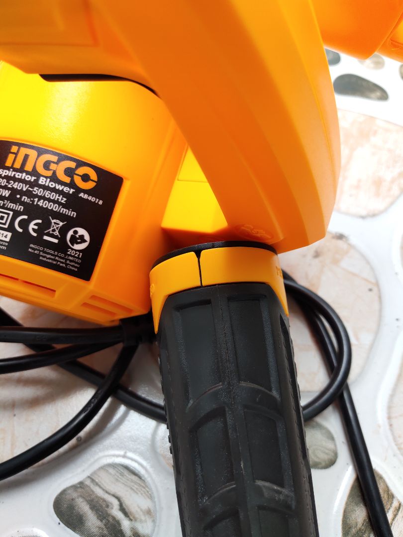 Hài lòng, chỉ có 1 lỗi nhỏ là vừa mở ra đã thấy vòng bao của miệng ống thổi bị nứt gãy. Nhưng chỉ là chi tiét nhỏ, chấp nhận được