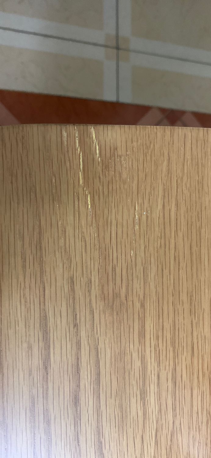 Bàn đẹp. Tuy nhiên bị lỗi kỹ thuật 1 xíu. Do bận quá nên mình k kiểm hàng kỹ trc khi nhận. Hiện tại xài ổn. Chưa bk thời gian thì có bị bong tróc gì do thấm nước hay ko. Mn mua nên cân nhắc do chất liệu mdf phủ