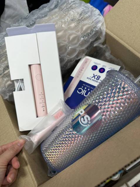 Mua hàng Tiki lúc nào cũng ưng í vì khoảng đóng gói chỉnh chu và giao nhanh
Chờ em Bàn chải điện màu hồng pastel này lâu rồi. Thấy có hàng là đặt liền. 
10 điểm cho P/S, 10 điểm cho Tiki :D 
Có nhiều cấp độ rung không khác gì em bàn chải điện P/S pro mà giá không thể rẻ hơn nữa. Quá là ưnggggg