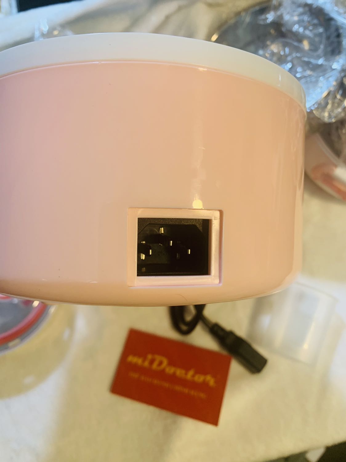 Em nhận được rồi ạ. Sản phẩm giao màu ngẫu nhiên em nhận được màu hồng đúng màu thích luôn ạ
Sản phẩm sang xịn mịn lắm ạ, có thẻ bảo hành của miDoctor ạ yên tâm sử dụng luôn