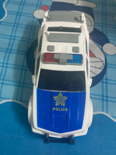 Vỏ nhựa cứng cáp, dày dặn, bé đập, ném khá nhiều nhưng vẫn ko bể,