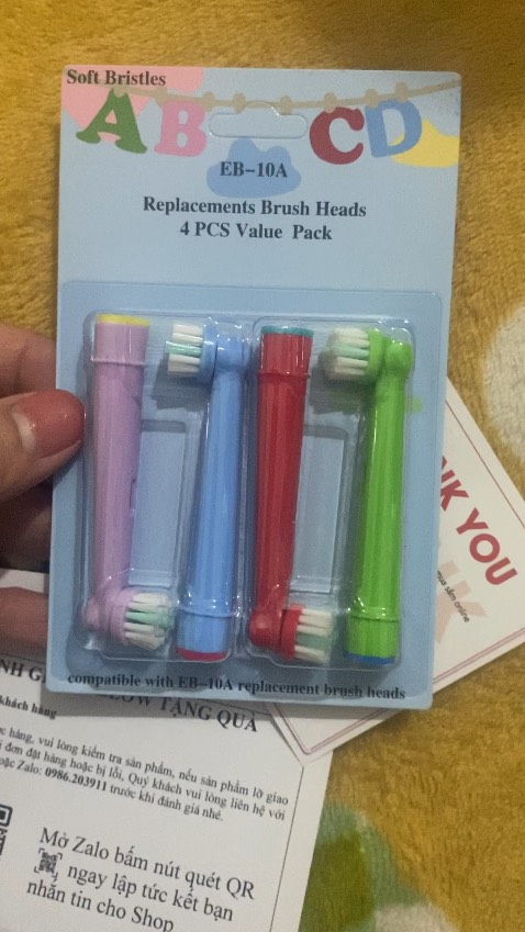 Bàn chải cho bé màu sắc đẹp, mình đã từng dùng sp thấy tốt và quay lại mua. Shop còn tặng cả bút xinh xắn nữa. Tks shop!!!