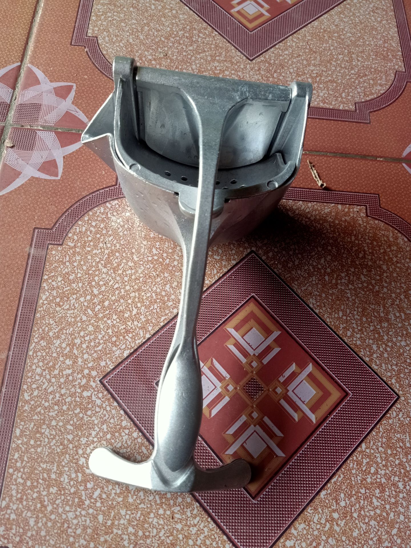 hàng tạm ổn, giao hàng cực nhanh khuyết một vấn đề nho nhỏ, bã bị đẩy lên mặt nắp, Tuy nhiên vẫn cho shop 4*và tiếp tục ủng hộ shop,,,