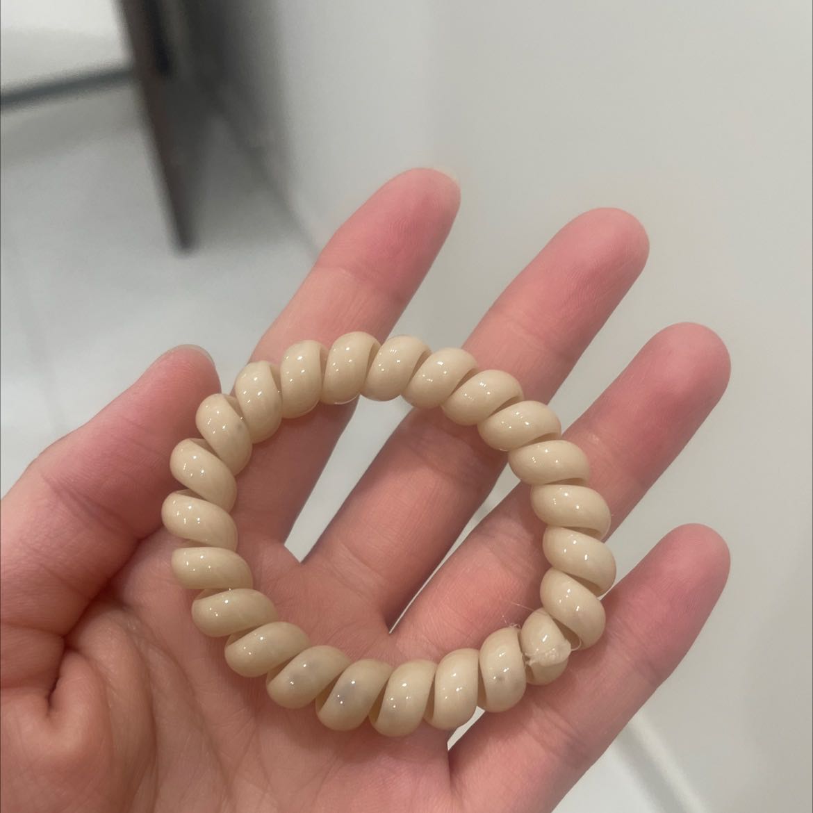 giá mềm nhưng chất lượng sản phẩm tốt. mình chọ giao trong 2 giờ, giao nhanh hàng chuẩn, ko lỗi cái nào. giao 5 cái màu đen,5 cái nhiều màu. mua nhiều rải ở nhà, chỗ làm, giỏ xách khỏi quên.