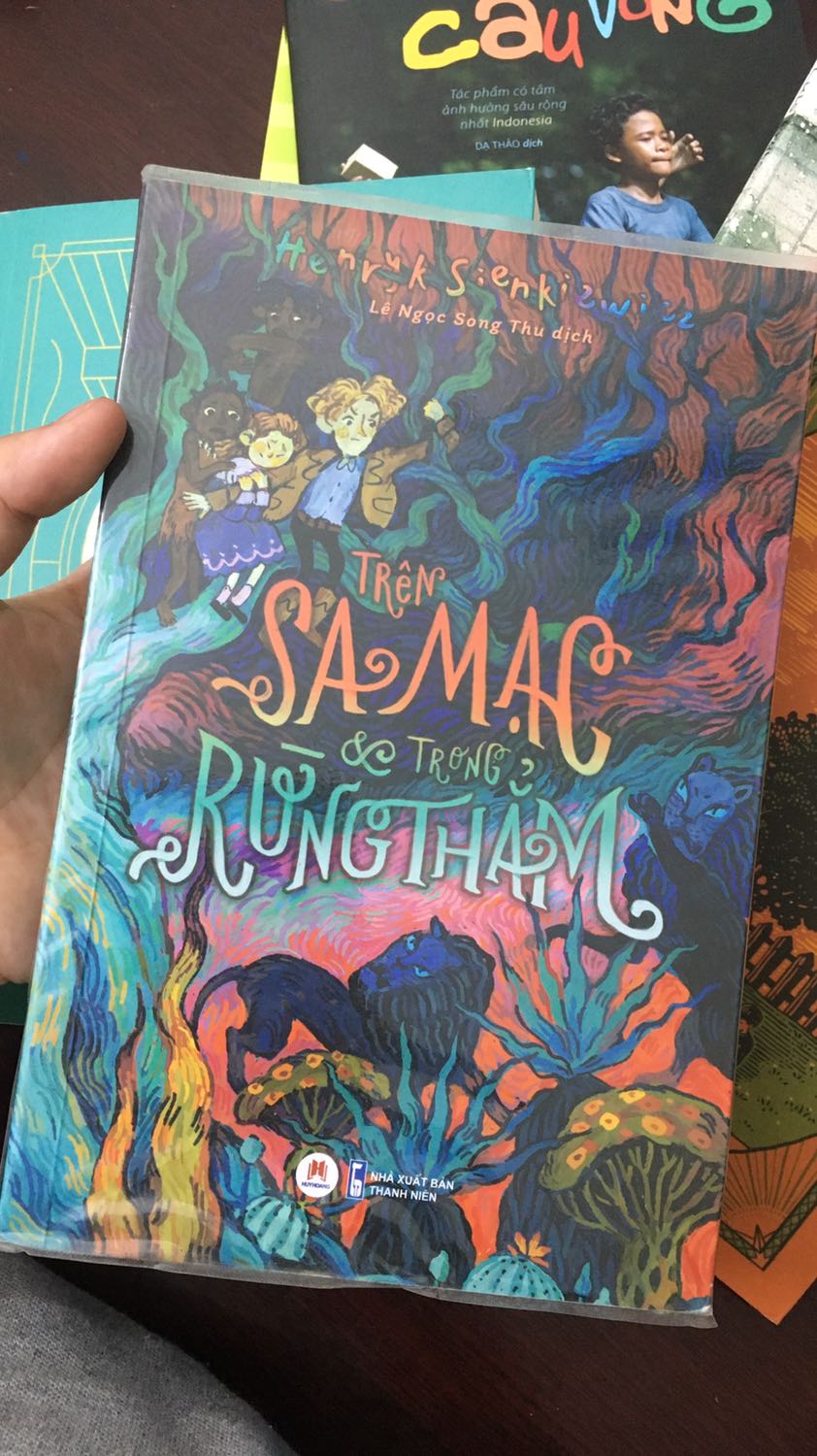 Chất lượng ở Tiki lần này không ổn đâu, gói không chắc chắn nên sách bị nát á, nhưng mình ms bị 1 lần này nên cx bt, giao nhanh