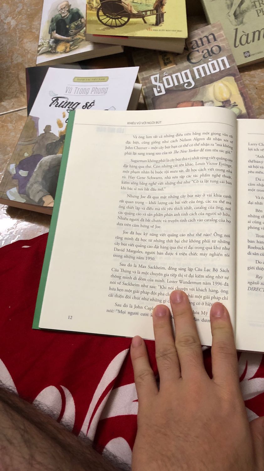 Lần đầu mình thấy cuốn sách thiết kế dạng này. Khá thú vị. Còn về nội dung mình chưa dọc nên chưa đánh giá. Tuy nhiên, so với bản gốc. Bản dịch này của tác giả k biết là lược bỏ phụ lục D và E thì phải. Cũng chưa hiểu lắm dụng ý của dịch giả. Mình sẽ thông tin thêm khi đọc xong :)))))))