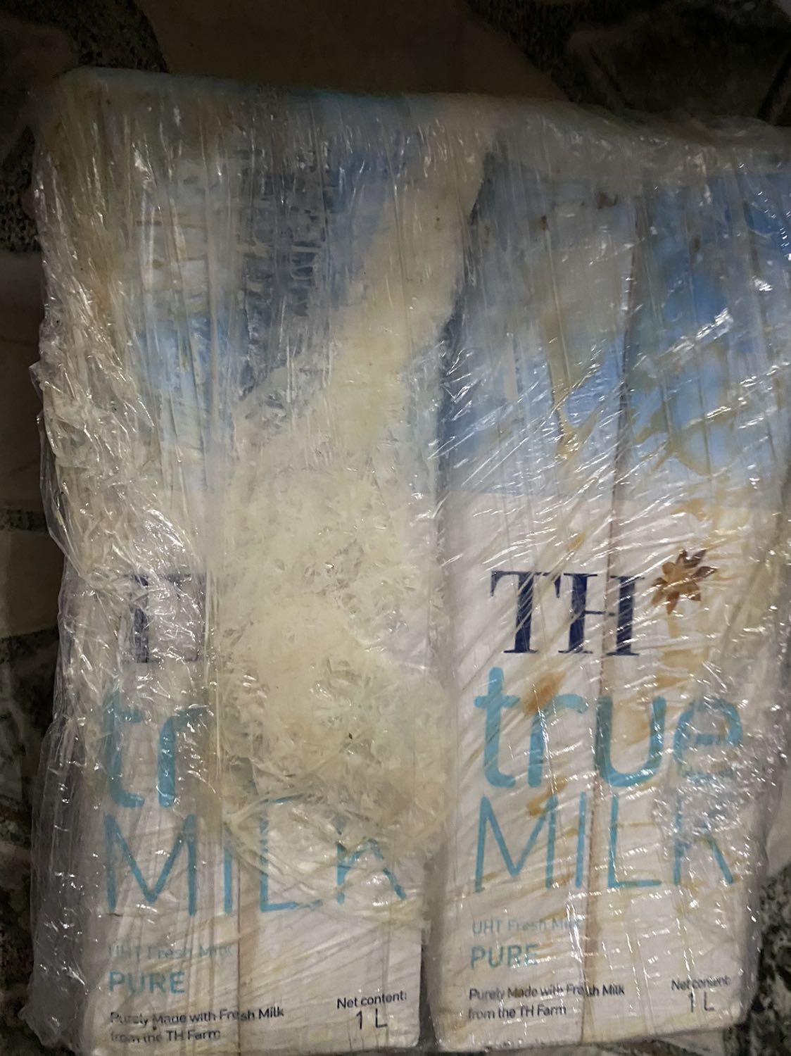 Đặt hàng gần 2 tháng mới nhận được. Huỷ đơn thì ko hỗ trợ. Giao hàng đã bị hư đổ hết 2 hộp sữa TH hôi thối cả thùng hàng thế này ai mà dám mua trên tiki nữa.