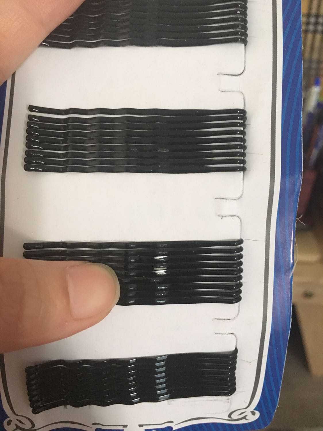Giao nhanh 2h, đúng mẫu!
Giá ok: 11k cho 36 chiếc kẹp nhỏ!
Đóng gói hộp đàng hoàng, tem sp đủ nhưng sp hơi bị cũ chút, có vết bong tróc nhẹ trên sp như hình chụp!
Sp dùng ok kẹp lên nhẹ không đau da đầu khi gỡ,khuyến khích 5*