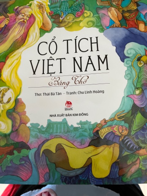 Về cơ bản tôi thấy cuốn sách này có màu sắc và hình ảnh đẹp. Tuy nhiên, nếu để giành cho thiếu nhi thì tôi thấy ko phù hợp vì lời văn lủng củng, thơ vần nhưng đọc thấy lạc lõng, ko có mạch. Bản thân tôi khi đọc thì cũng phải đọc đi đọc lại mấy lần mới hiểu đang nói về cái gì. Nói chung ko phù hợp cho tre nhỏ
