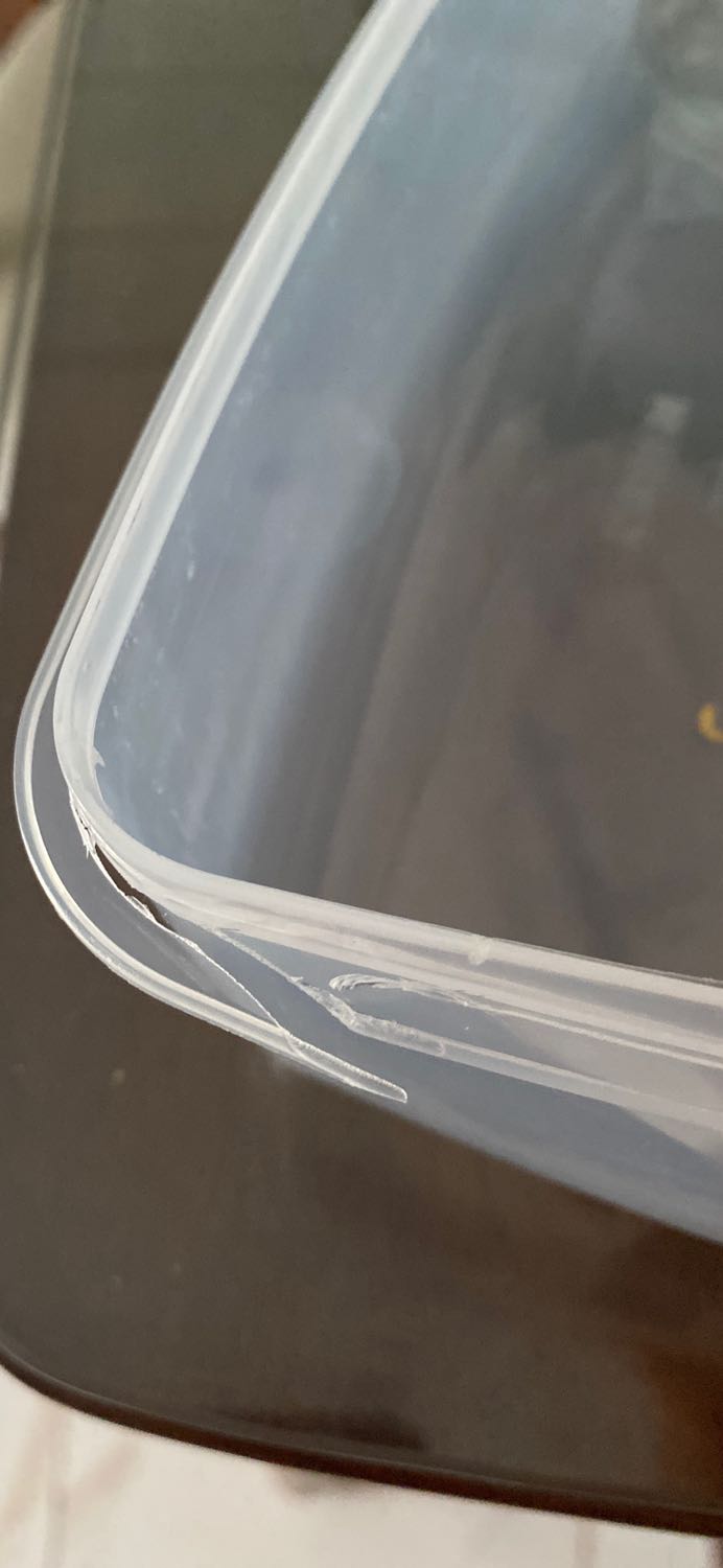 Nhận hàng bị vỡ tùm lum. nắp lỏng đóng ko  chat được  . Vỡ hết 4 cái lớn để bên ngoài. Nên giảm số lượng và tăng chất lượng! Đóng gói cẩu thả nên vỡ lung tung!