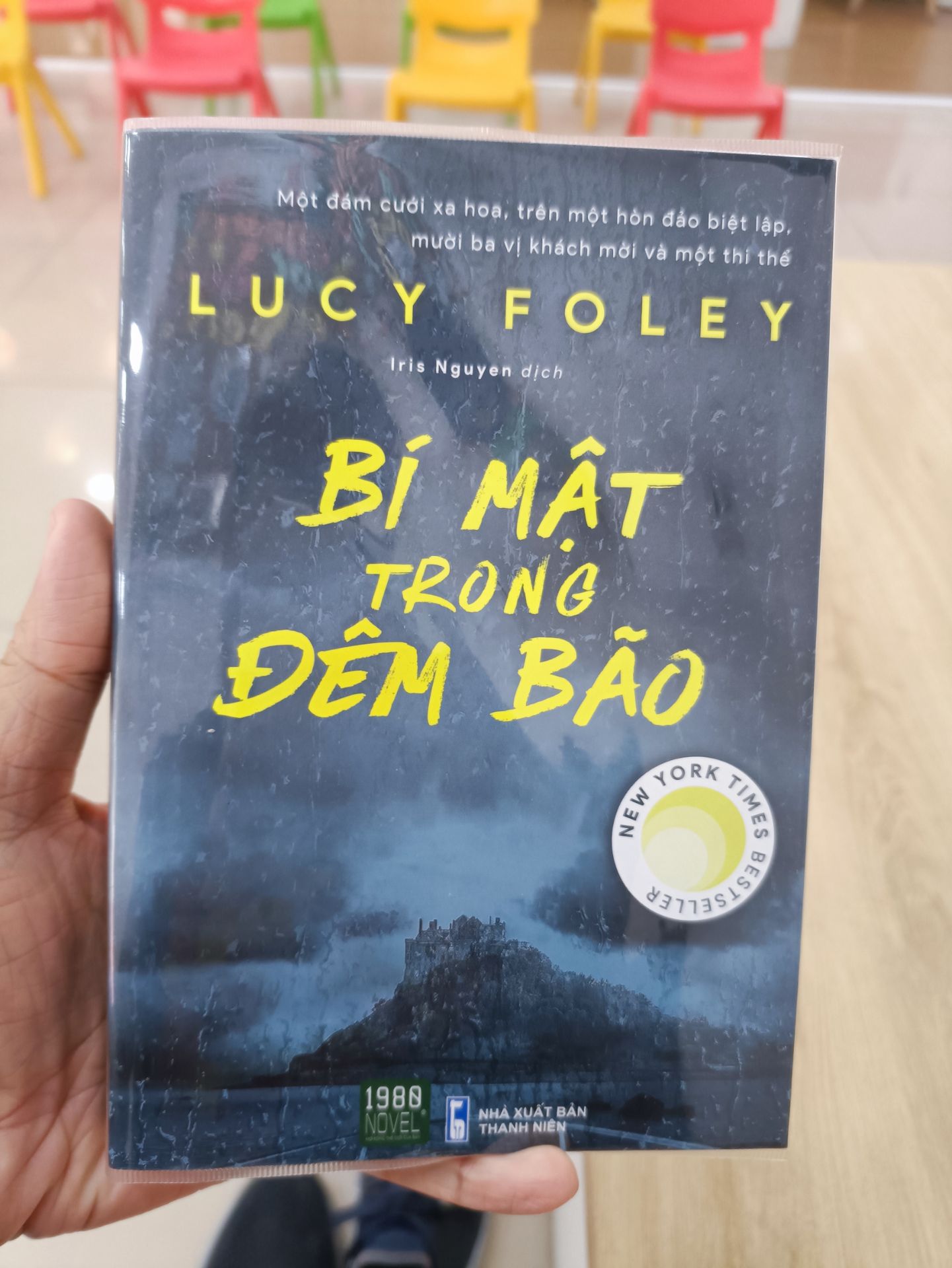 Nội dung rất lôi cuốn. Tác giả viết rất chắc tay, hầu như không có chi tiết thừa. Kết rất hợp lý và thỏa mãn. Nếu được dựng thành phim thì sẽ rất tuyệt vời!