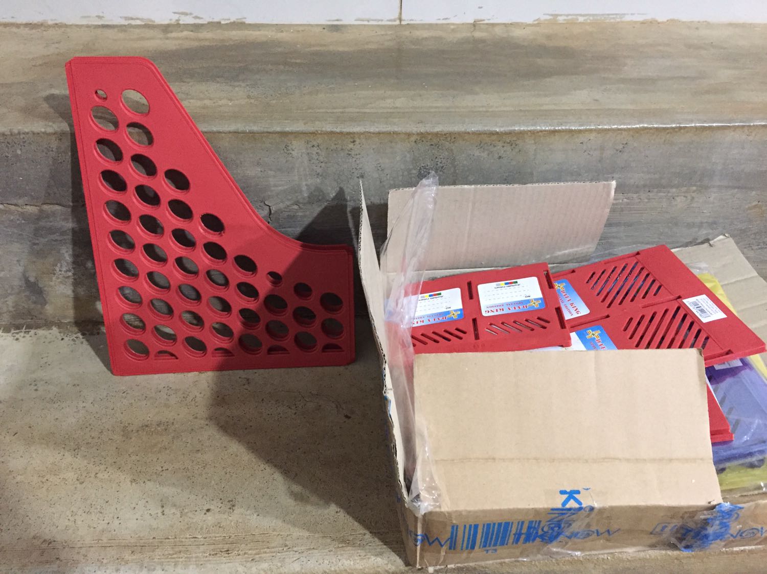 Trên hình thì đưa khay biên   chéo,  giao hàng đưa khay  biên cong !!!!     Dạo này làm ăn ẩu quá