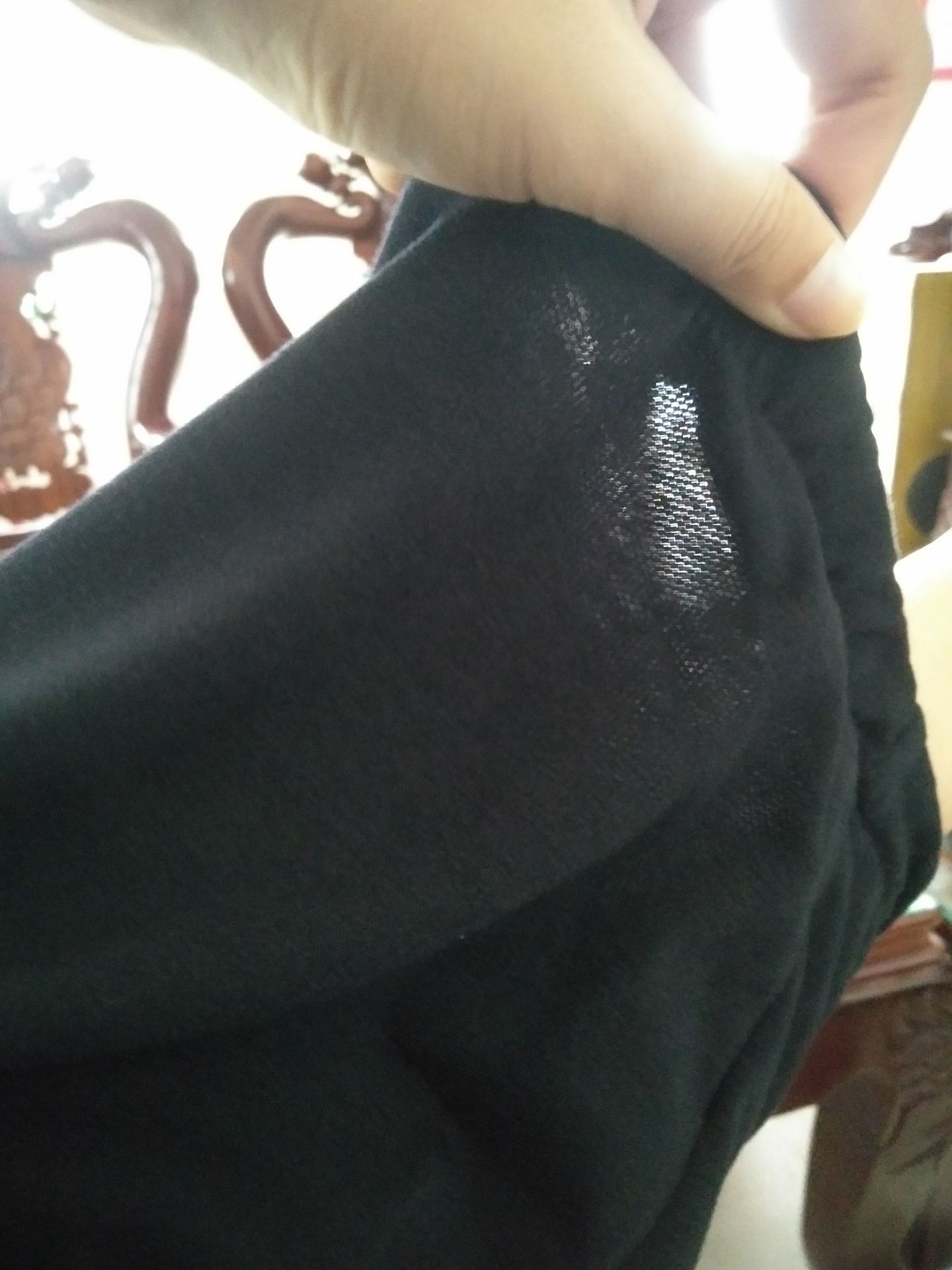 Quần đẹp nặng tay vải da cá mỏng vừa nhưng mặc vào vấn đẹp và chất mịn. Chun cạp và ống quần dày chắc, vải cầm nặng tay OK lắm. Lần đầu mua Tiki OK quá. Mình m55 nặng 43kg.